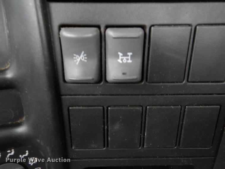 image for item DE8315 2009 GMC C5500 dump truck