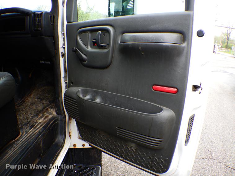 image for item DE8315 2009 GMC C5500 dump truck