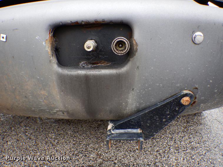 image for item DE8315 2009 GMC C5500 dump truck