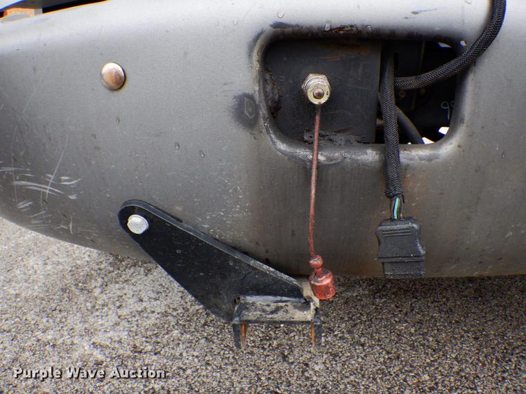 image for item DE8315 2009 GMC C5500 dump truck