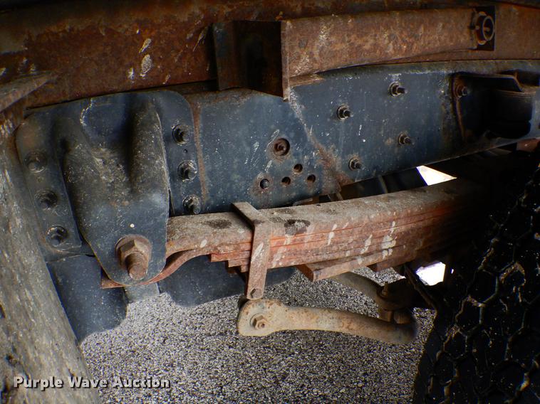 image for item DE8315 2009 GMC C5500 dump truck