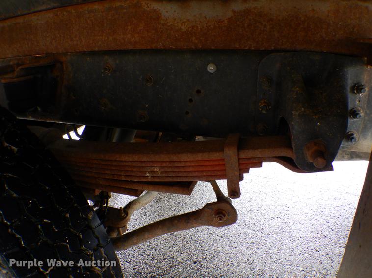 image for item DE8315 2009 GMC C5500 dump truck