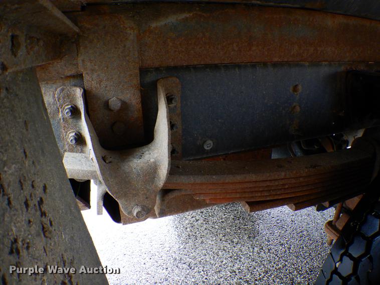 image for item DE8315 2009 GMC C5500 dump truck