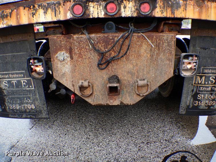 image for item DE8315 2009 GMC C5500 dump truck