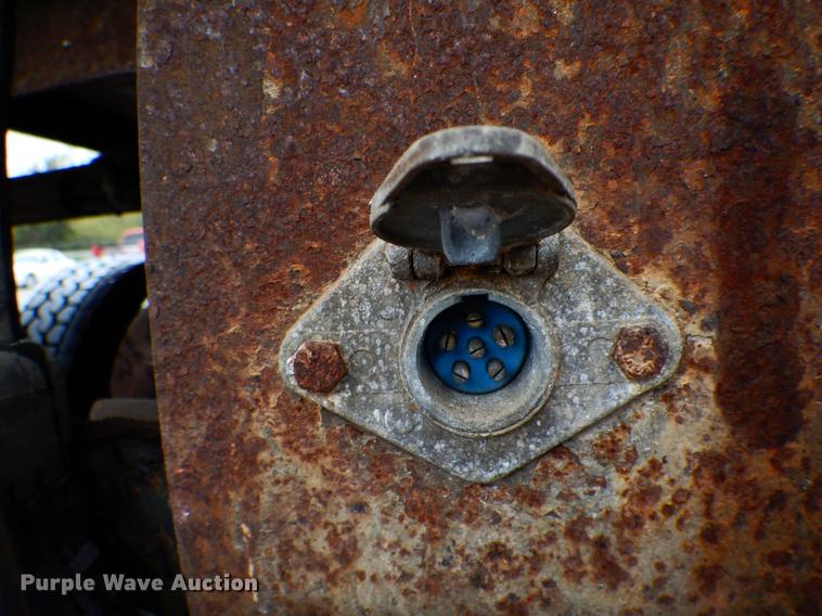 image for item DE8315 2009 GMC C5500 dump truck