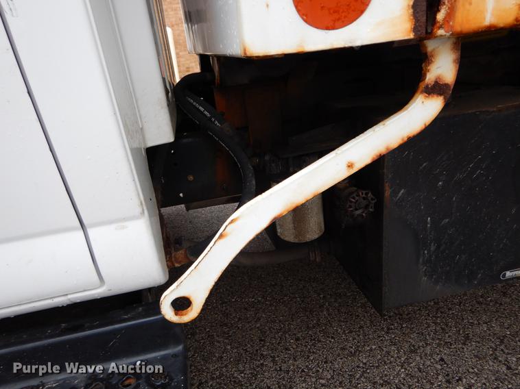 image for item DE8315 2009 GMC C5500 dump truck