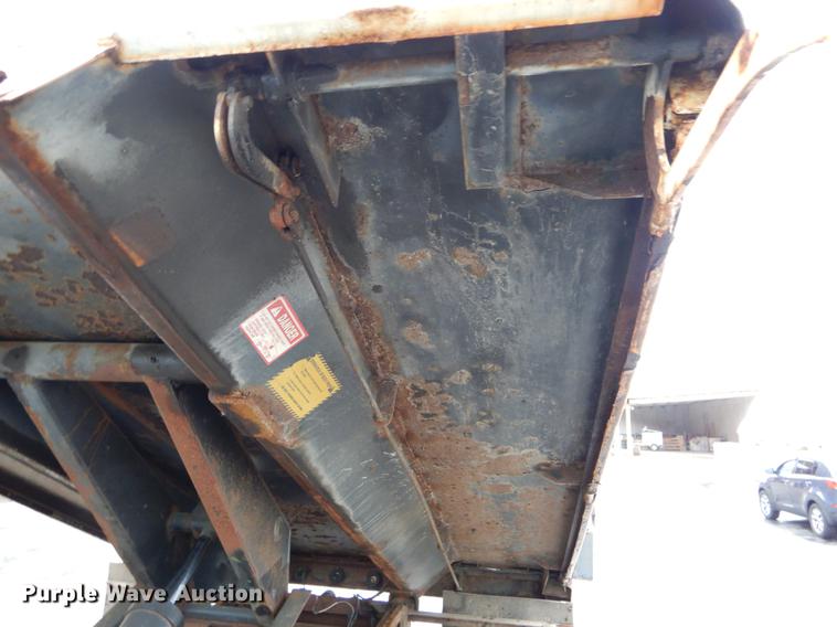 image for item DE8315 2009 GMC C5500 dump truck