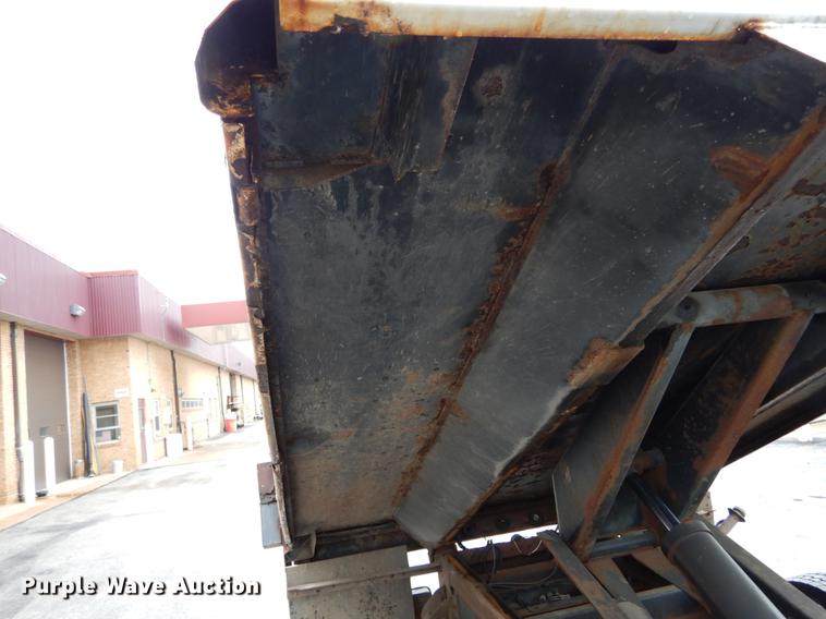 image for item DE8315 2009 GMC C5500 dump truck