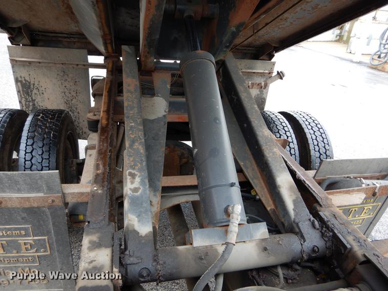 image for item DE8315 2009 GMC C5500 dump truck