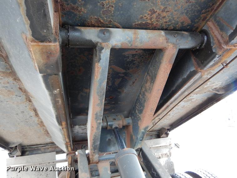 image for item DE8315 2009 GMC C5500 dump truck