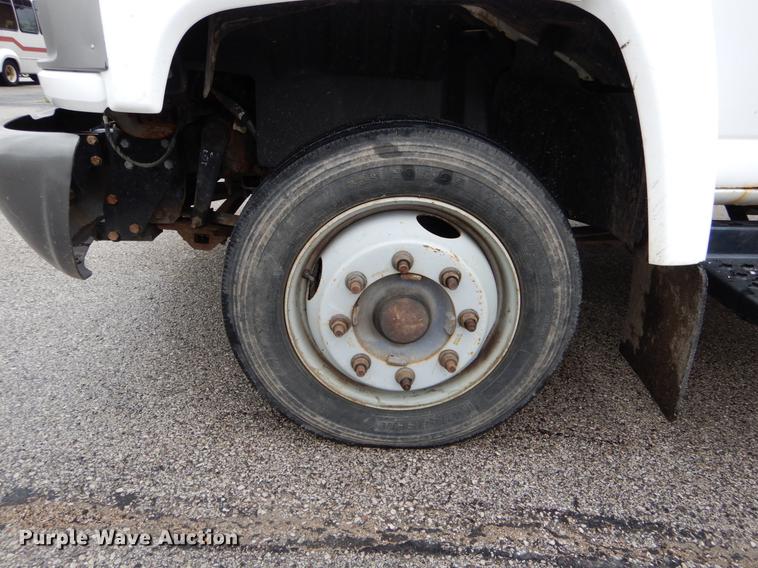 image for item DE8315 2009 GMC C5500 dump truck