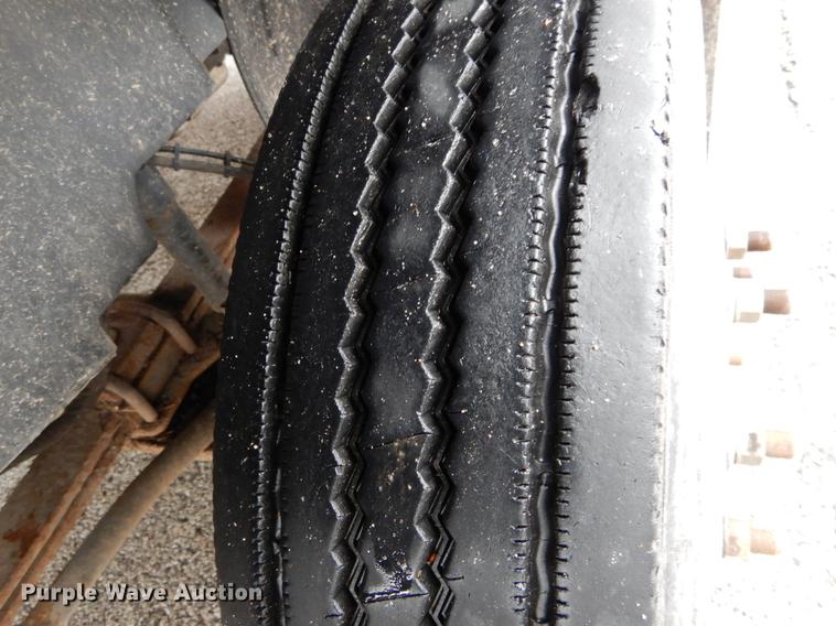 image for item DE8315 2009 GMC C5500 dump truck