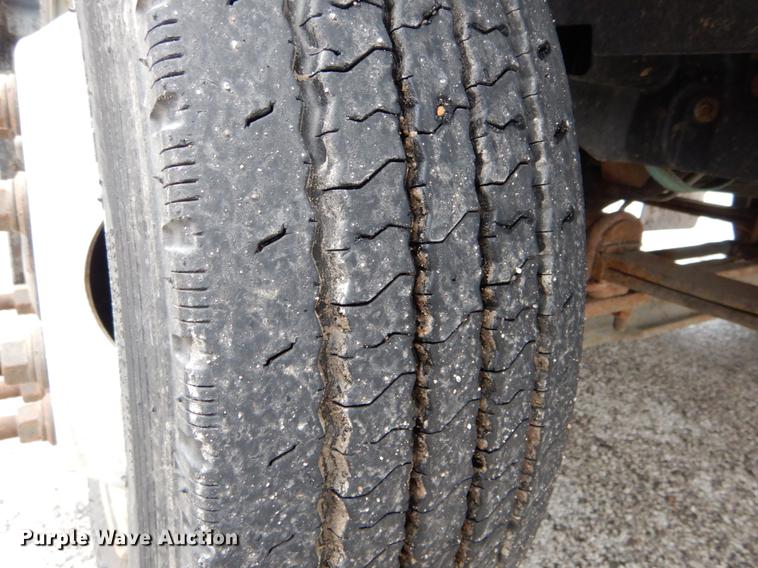 image for item DE8315 2009 GMC C5500 dump truck