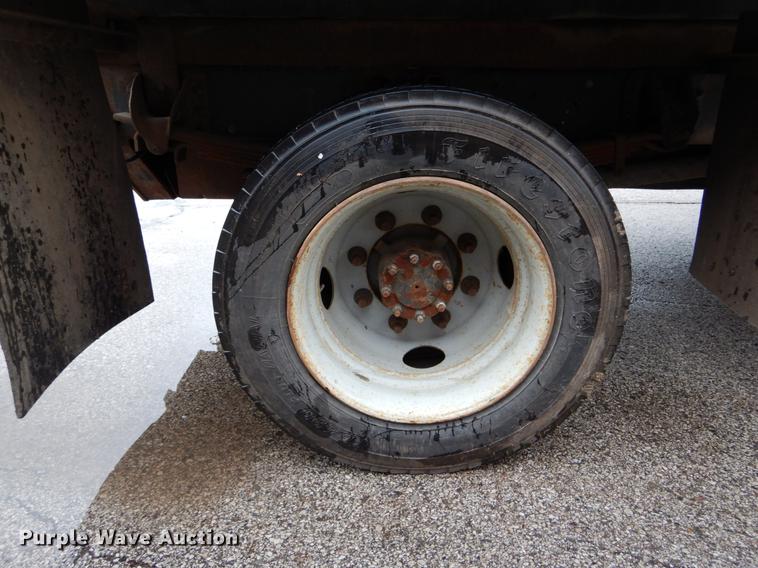 image for item DE8315 2009 GMC C5500 dump truck