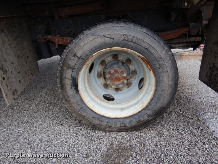 image for item DE8315 2009 GMC C5500 dump truck