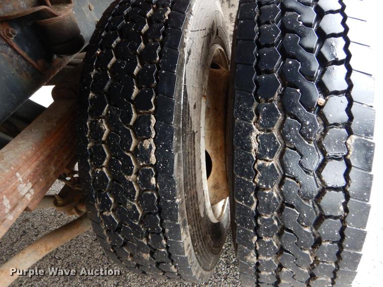 image for item DE8315 2009 GMC C5500 dump truck