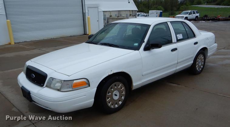 image for item DE8316 2004 Ford Crown Victoria Police Interceptor