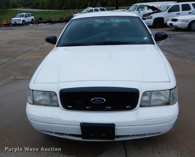 image for item DE8316 2004 Ford Crown Victoria Police Interceptor