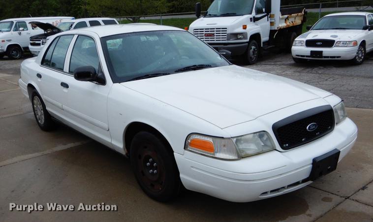image for item DE8316 2004 Ford Crown Victoria Police Interceptor