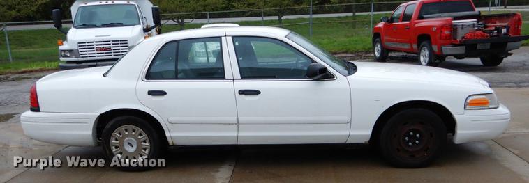 image for item DE8316 2004 Ford Crown Victoria Police Interceptor