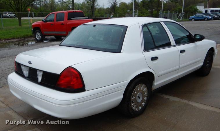 image for item DE8316 2004 Ford Crown Victoria Police Interceptor