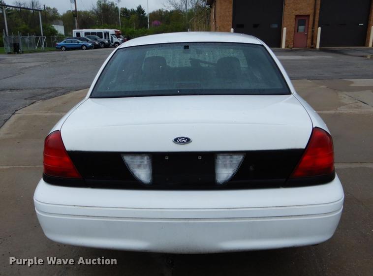 image for item DE8316 2004 Ford Crown Victoria Police Interceptor