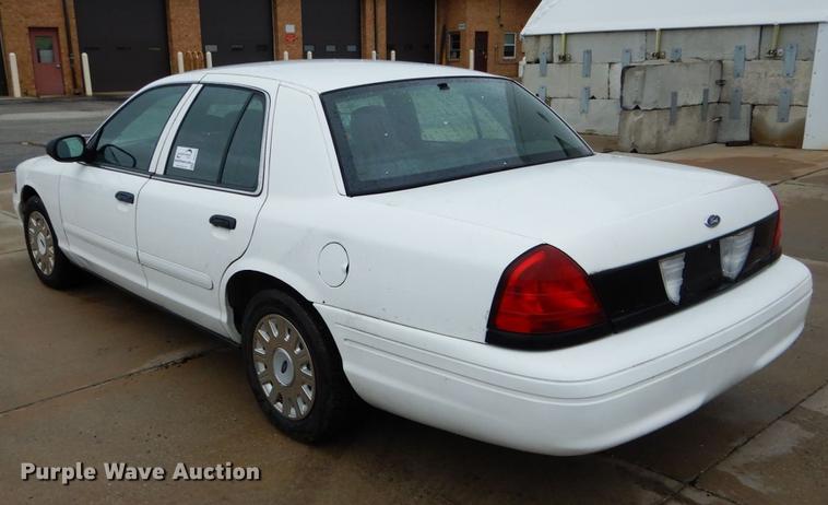 image for item DE8316 2004 Ford Crown Victoria Police Interceptor