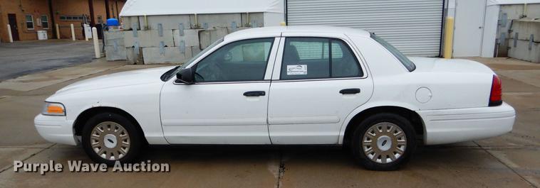 image for item DE8316 2004 Ford Crown Victoria Police Interceptor
