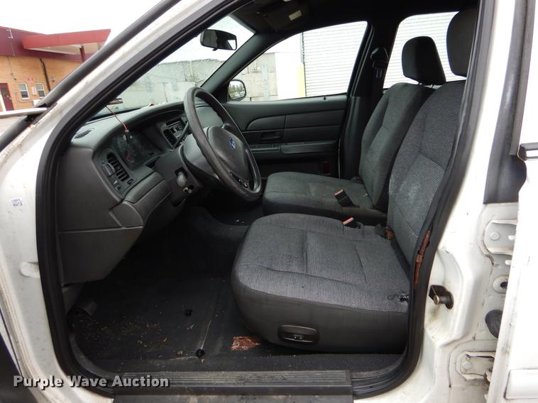 image for item DE8316 2004 Ford Crown Victoria Police Interceptor
