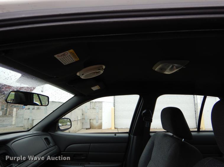 image for item DE8316 2004 Ford Crown Victoria Police Interceptor