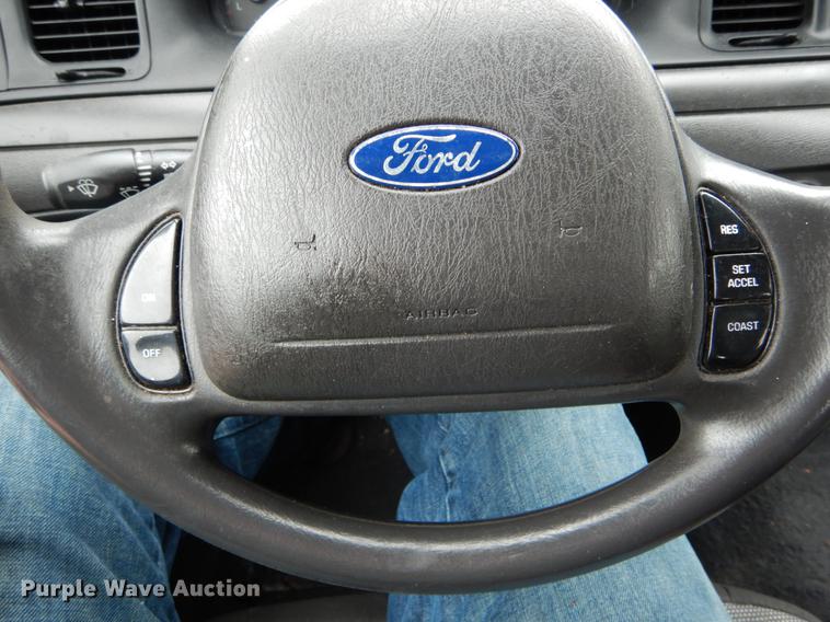 image for item DE8316 2004 Ford Crown Victoria Police Interceptor