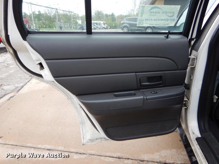 image for item DE8316 2004 Ford Crown Victoria Police Interceptor