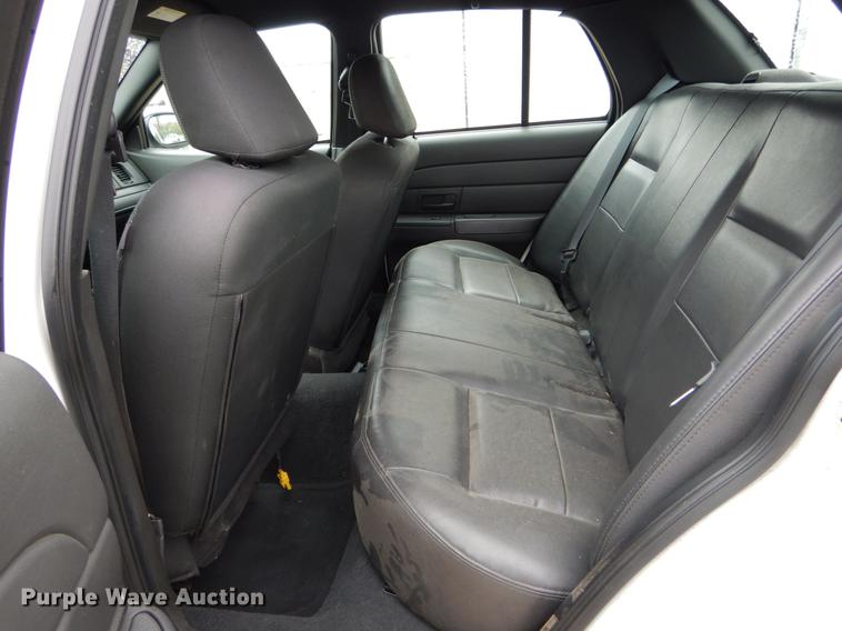 image for item DE8316 2004 Ford Crown Victoria Police Interceptor