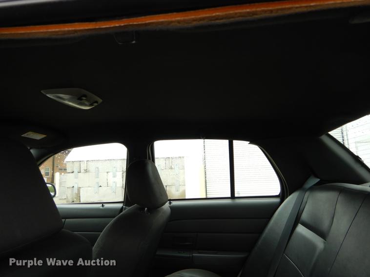 image for item DE8316 2004 Ford Crown Victoria Police Interceptor
