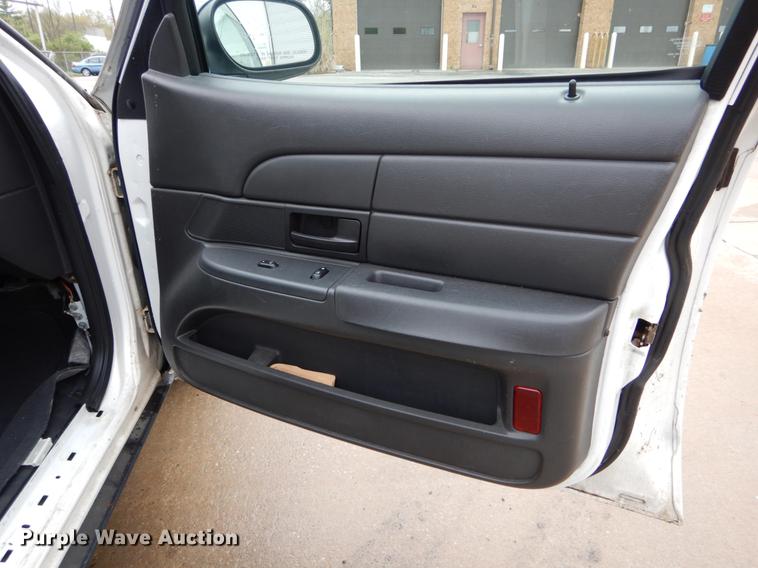 image for item DE8316 2004 Ford Crown Victoria Police Interceptor