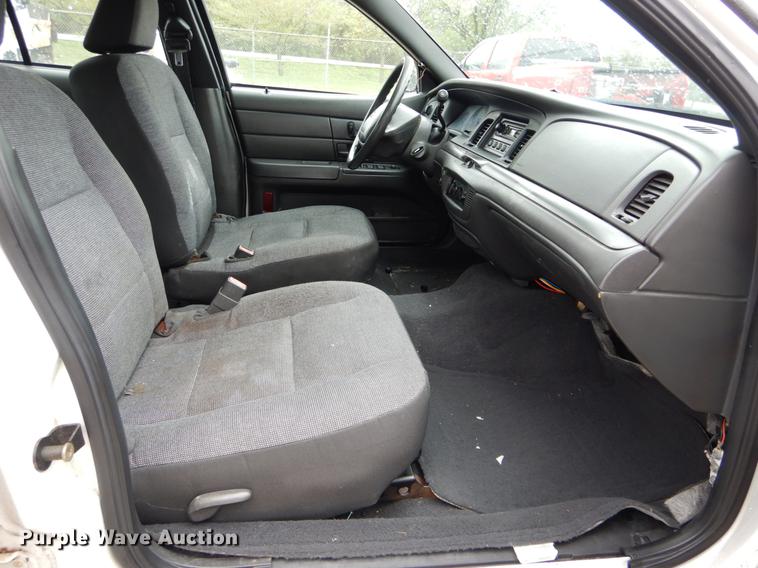 image for item DE8316 2004 Ford Crown Victoria Police Interceptor