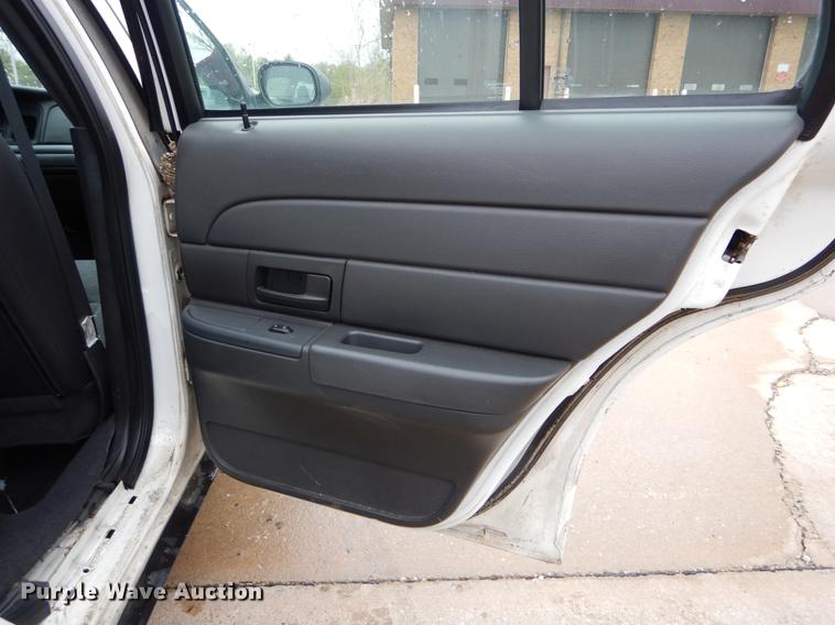 image for item DE8316 2004 Ford Crown Victoria Police Interceptor