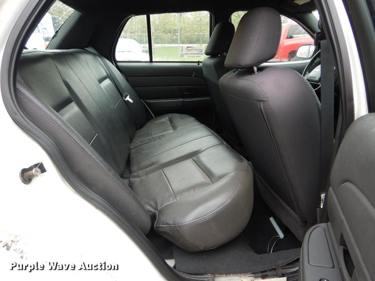 image for item DE8316 2004 Ford Crown Victoria Police Interceptor