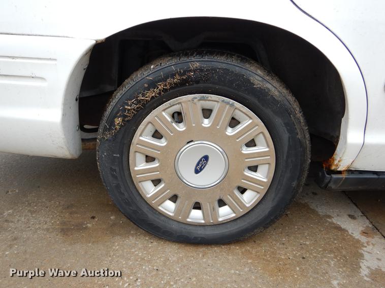 image for item DE8316 2004 Ford Crown Victoria Police Interceptor