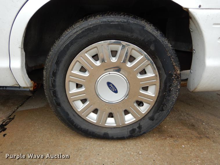 image for item DE8316 2004 Ford Crown Victoria Police Interceptor