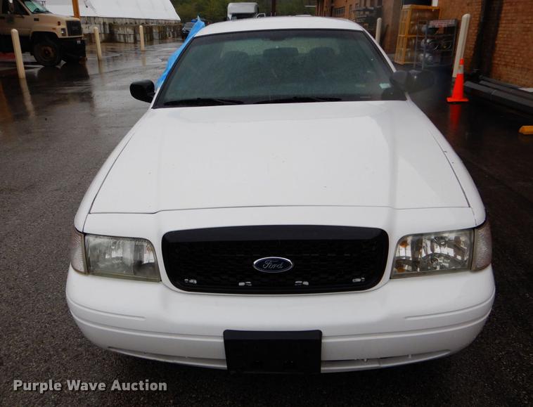 image for item DE8319 2010 Ford Crown Victoria Police Interceptor