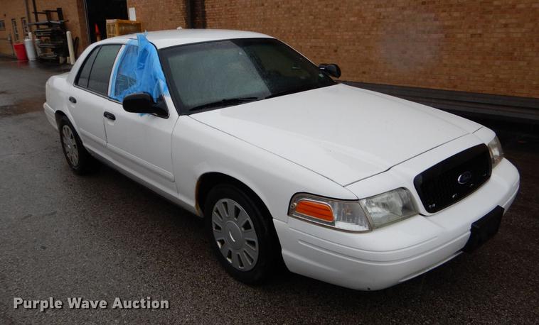 image for item DE8319 2010 Ford Crown Victoria Police Interceptor