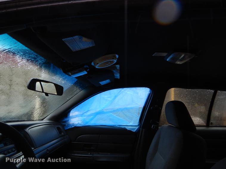 image for item DE8319 2010 Ford Crown Victoria Police Interceptor