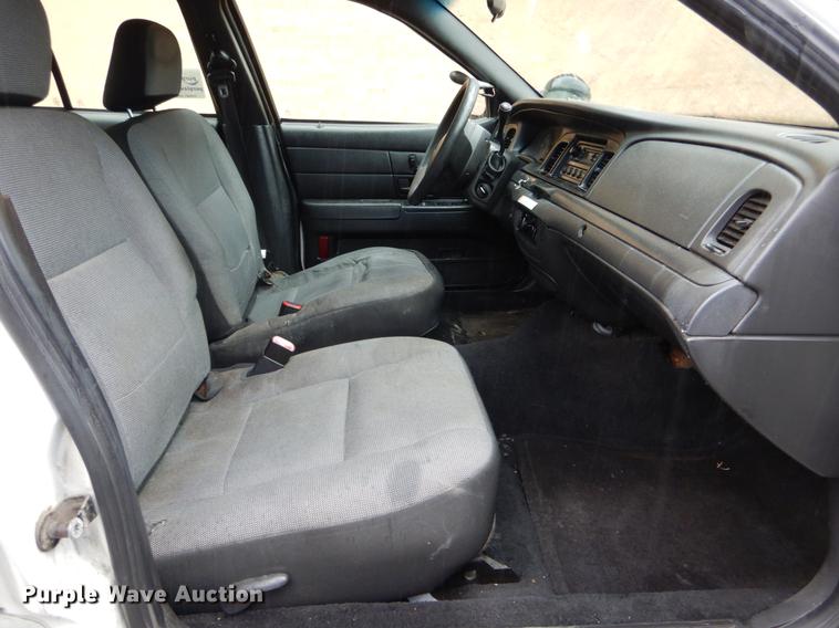 image for item DE8319 2010 Ford Crown Victoria Police Interceptor