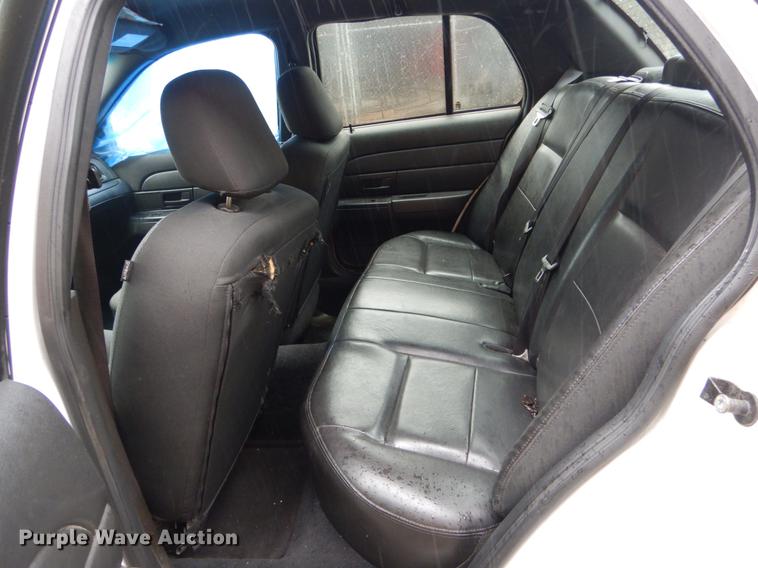 image for item DE8319 2010 Ford Crown Victoria Police Interceptor