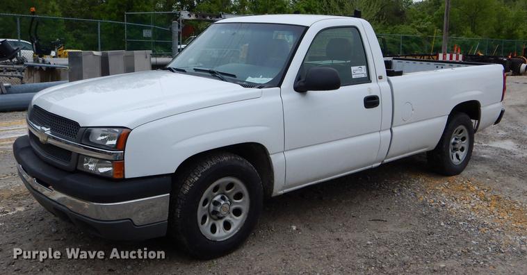 image for item DE8372 2005 Chevrolet Silverado 1500 pickup truck