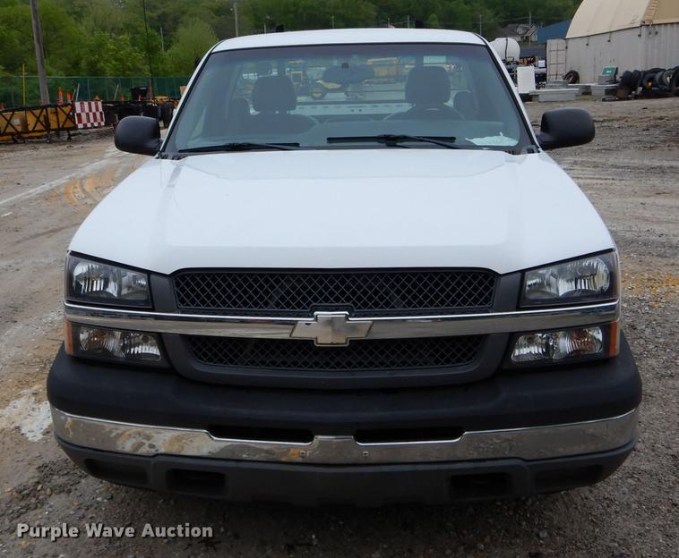 image for item DE8372 2005 Chevrolet Silverado 1500 pickup truck
