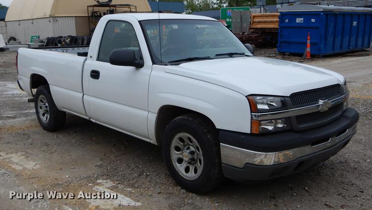 image for item DE8372 2005 Chevrolet Silverado 1500 pickup truck