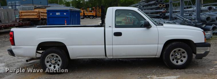 image for item DE8372 2005 Chevrolet Silverado 1500 pickup truck