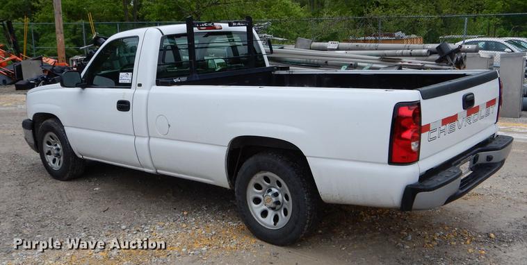 image for item DE8372 2005 Chevrolet Silverado 1500 pickup truck